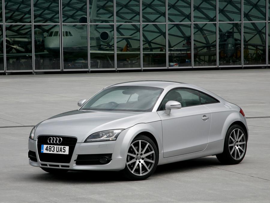  Audi TT Coupe (8J) 2006 года  (UK) (фото 17 из 20)